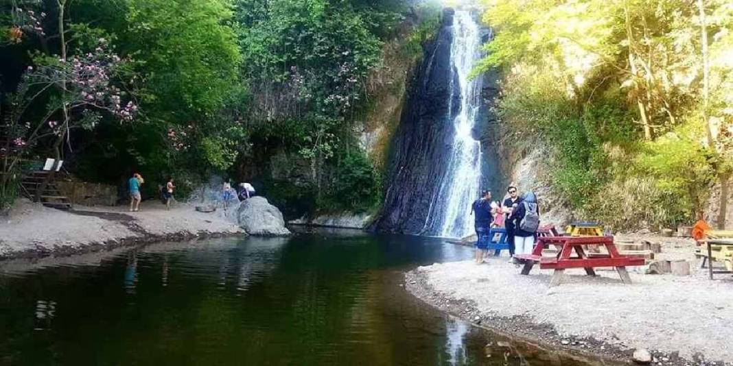 İzmir’de 86 basamaklı gizem! Bir kez gören yeniden geliyor: Gizli cennet aşıkların buluşma noktası oluyor 4